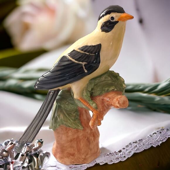 Vintage Goldfinch Bird Figurine Porcelain Handpainted Large 9" Signed By Artist. - Picture 10 of 16